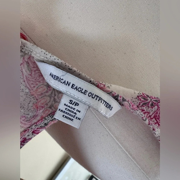 American Eagle Outfitters - Flowy Pink Paisley Racerback Tank - sleeveless - Picture 5 of 6